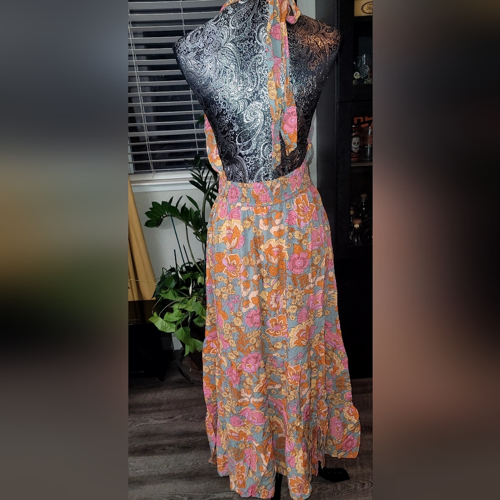 Floral Maxi Dress with Pink and Orange Accents With Pockets.     32 - Picture 10 of 11